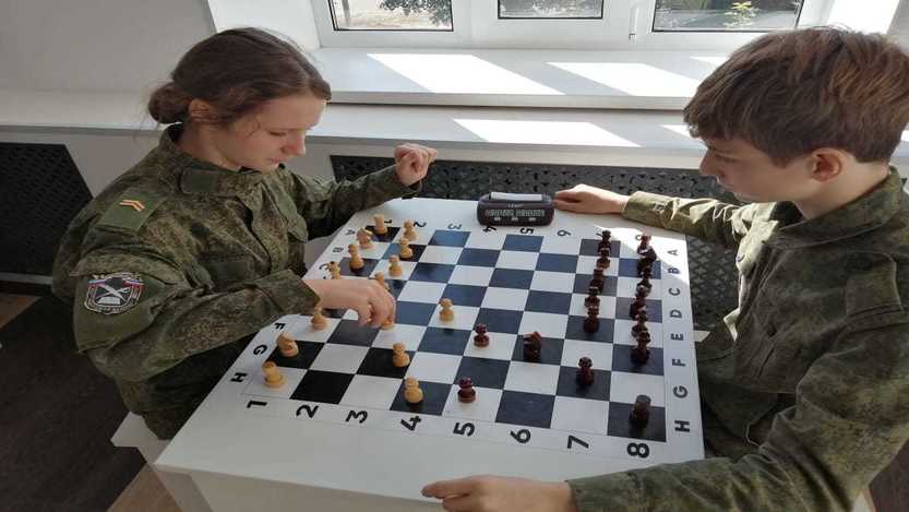 Занятия в шахматном клубе